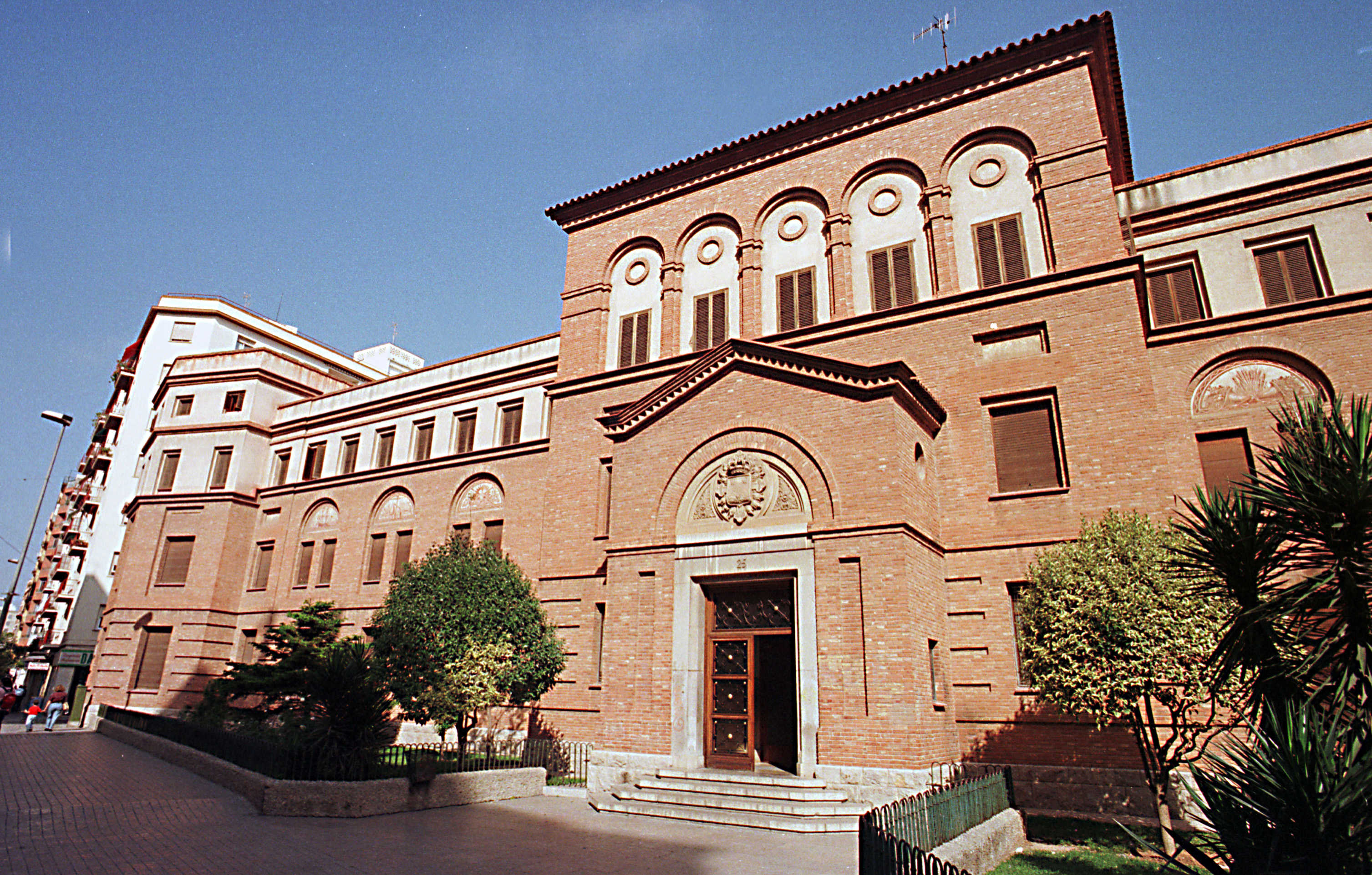 El colegio de las Carmelitas de Castellón pide no politizar su apoyo a l'Escola Canta

