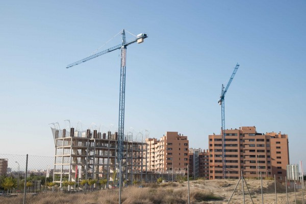 La construcción se estabiliza y Alicante inicia una quinta parte de las viviendas de la burbuja