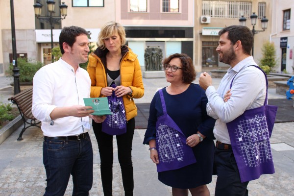 Normalización, Igualdad y Educación lanzan una campaña para el 8-M con nuevas bolsas 'scrabble'