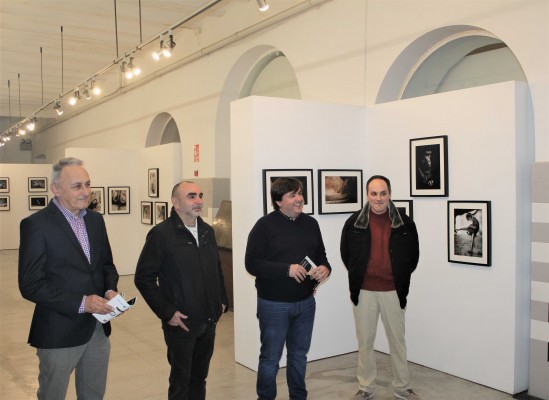 El fotógrafo Alberto Navarro se asoma a la fauna africana y lo muestra en una exposición