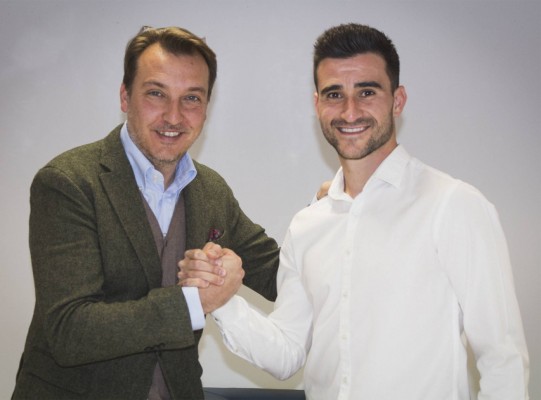 Postigo renueva su contrato con el Levante UD hasta 2021