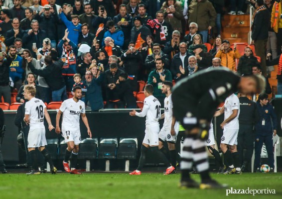 Un triunfo y dos derrotas del Valencia en finales de Copa con el Barça

