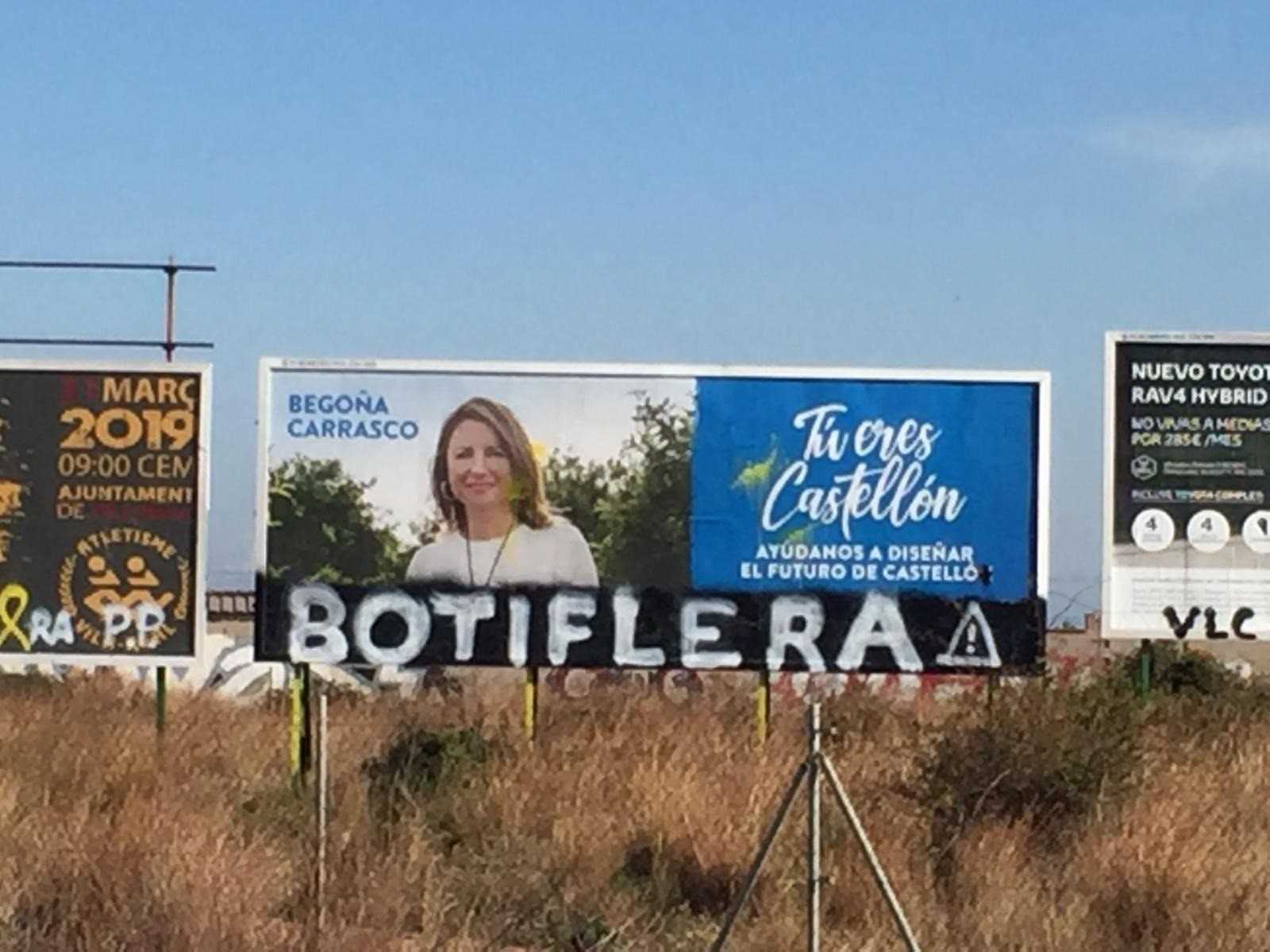 El Partido Popular denuncia otra pintada en la valla publicitaria de la campaña de Carrasco  