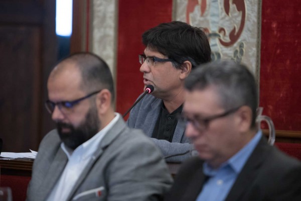 El pleno de Alicante se conjura para separar 1.000 metros los salones de juego y los colegios