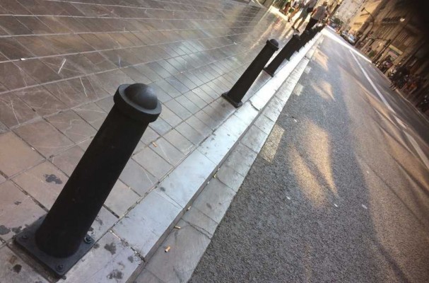 València reubicará bolardos y maceteros para garantizar una seguridad más efectiva