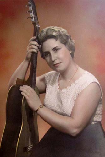 Pepita Roca y Rosa Gil: elogio feminista de la guitarra