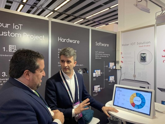 Moliner arropa a las empresas castellonenses presentes en la Mobile World Congress