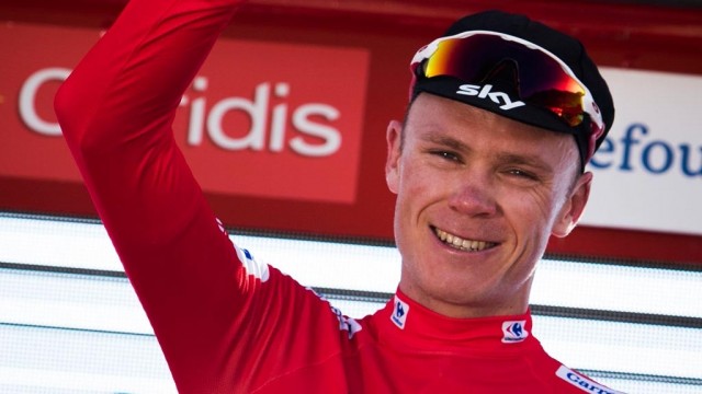 Froome gana la crono y refuerza su 'maillot rojo'