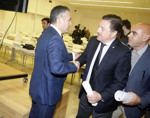 El consejo pone su cargo a disposición de Sepulcre