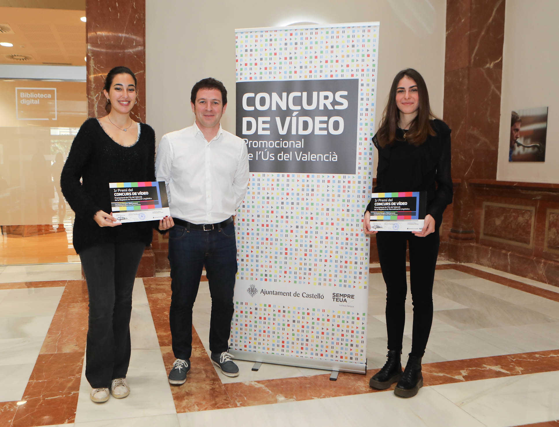 Castelló premia dos estudiants del CEU per un vídeo de promoció del valencià