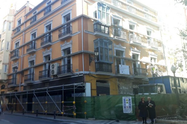 Martínez Berna compra un edificio histórico en el Portal de Elche para hacer pisos turísticos