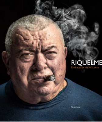 Alicante homenajea al hostelero Ramón Riquelme con un libro que repasa su vida