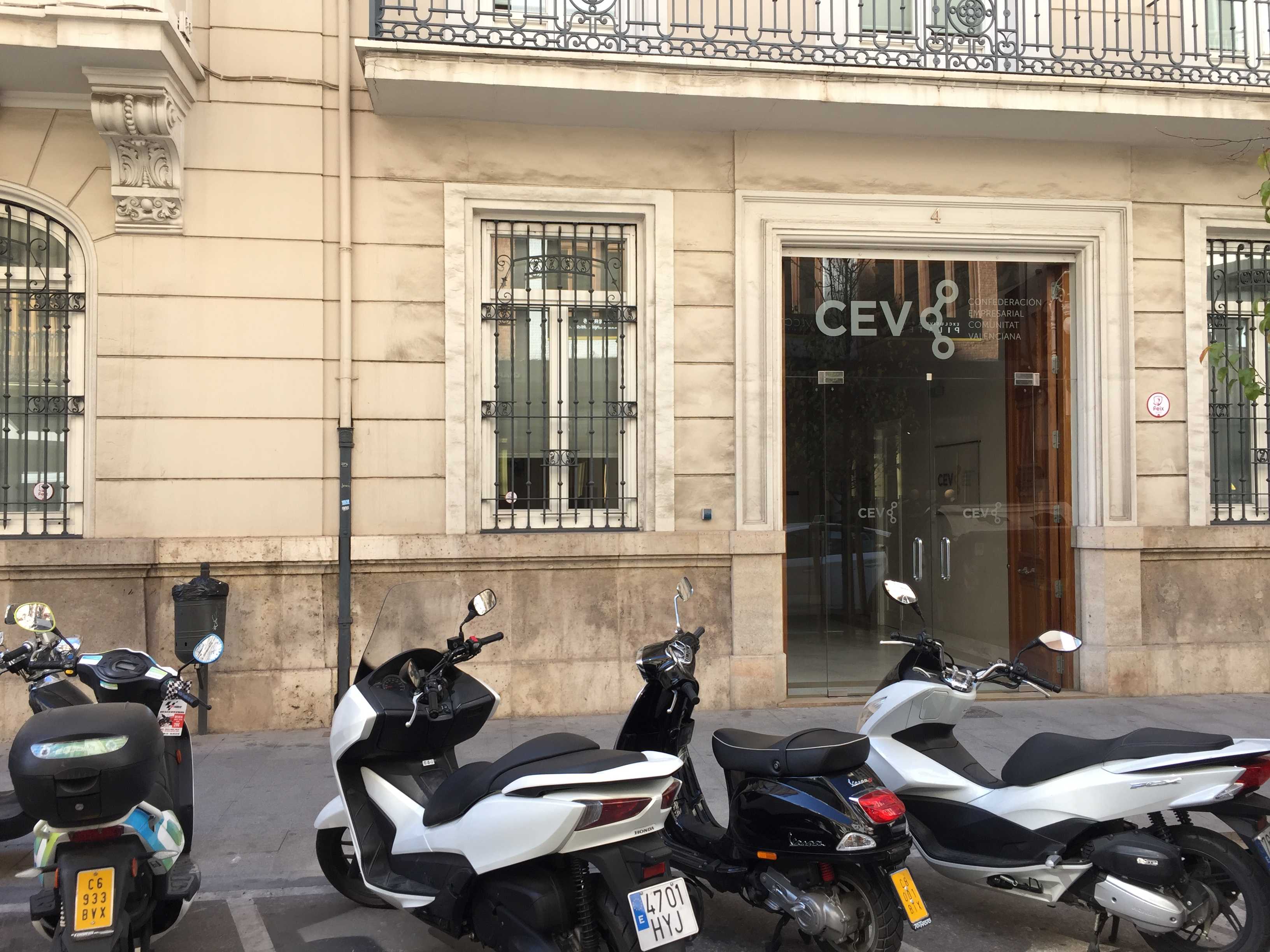 Antigua sede de Cierval, en la calle Hernán Cortés de València. - 