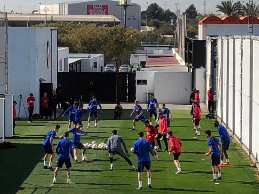 El Valencia prepara la Copa sin Garay y Kondogbia