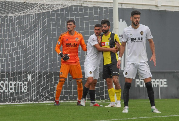 El Valencia Mestalla llegará a Alicante con nuevo entrenador y sin Fernando Román