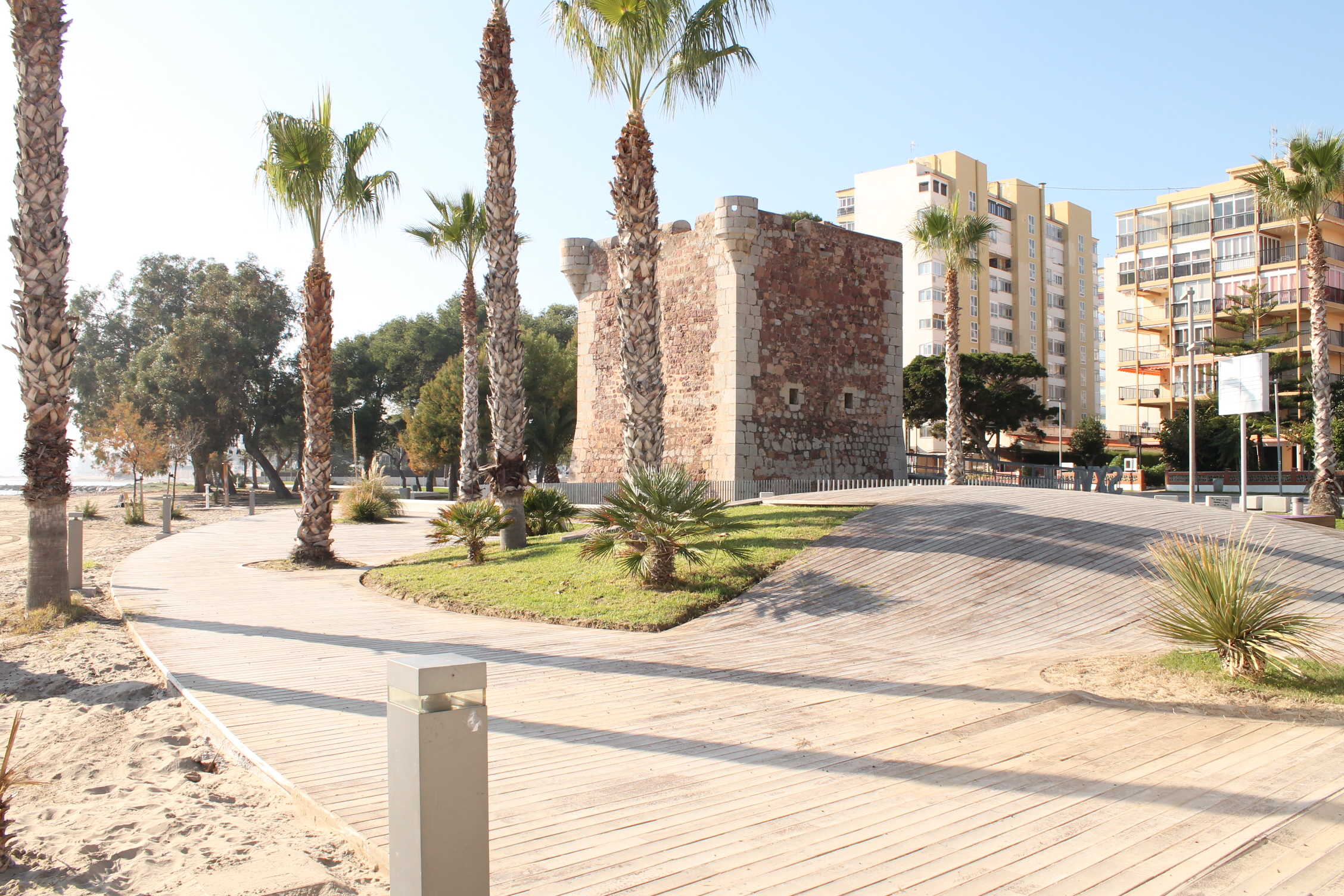 Los grupos gastronómicos La Guindilla y Giuliani's se disputan la 'toma' del Torreón de Benicàssim