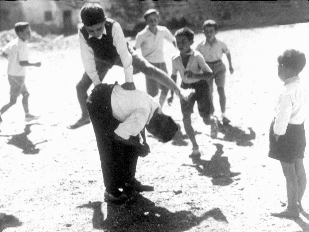 ‏‘Invitación al tiempo explosivo’, manual de juegos analógicos para el Homo ludens digital