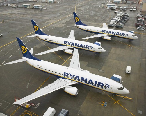 Ryanair modifica su política de equipaje y solo permitirá embarcar un bulto por pasajero en cabina