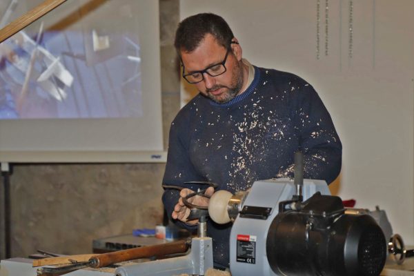 Els artesans visiten Vilafamés per a intercanviar les seues tècniques sobre el torn 