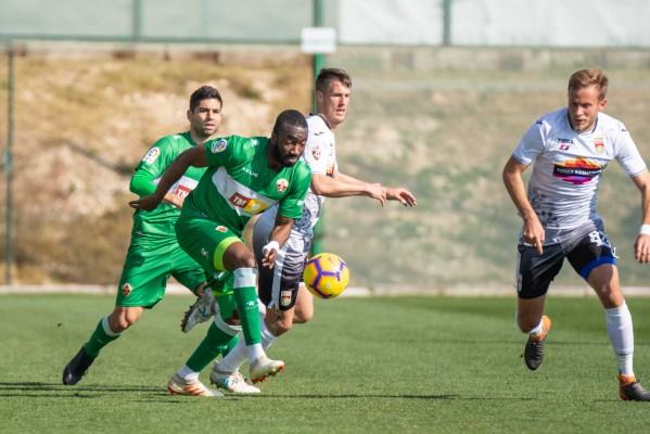 Neyder viaja con el equipo a Lugo
