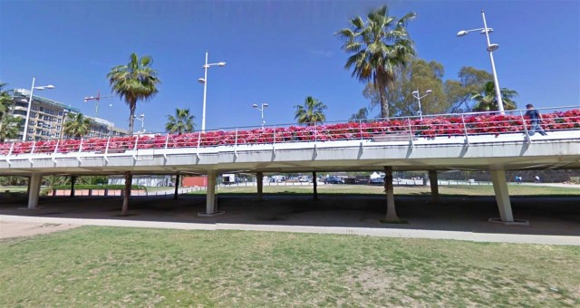 Un hincha del Celtic se cae del Puente de las Flores de Valencia al intentar hacerse un selfi
