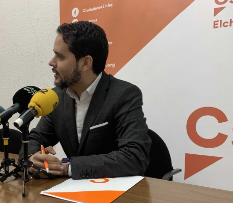 Elche no tiene puntos de recarga municipales para híbridos aunque se aprobó en las cuentas de 2018