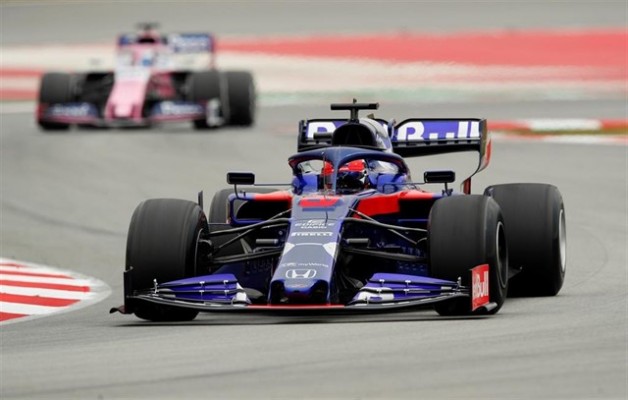 Kvyat arrebata al final el mejor tiempo de Raikkonen en un día de sorpresas en Montmeló