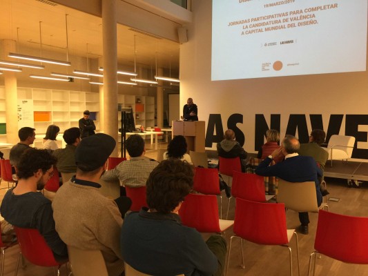 Los diseñadores debaten sobre la huerta, las Fallas, la Albufera y la ciberseguridad
