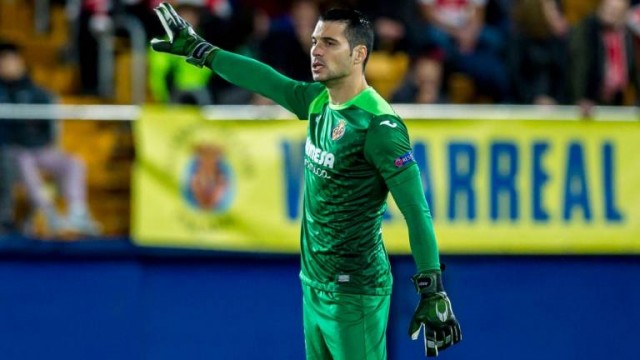 Andrés Fernández y Álvaro, al borde de la suspensión en la Liga Europa
