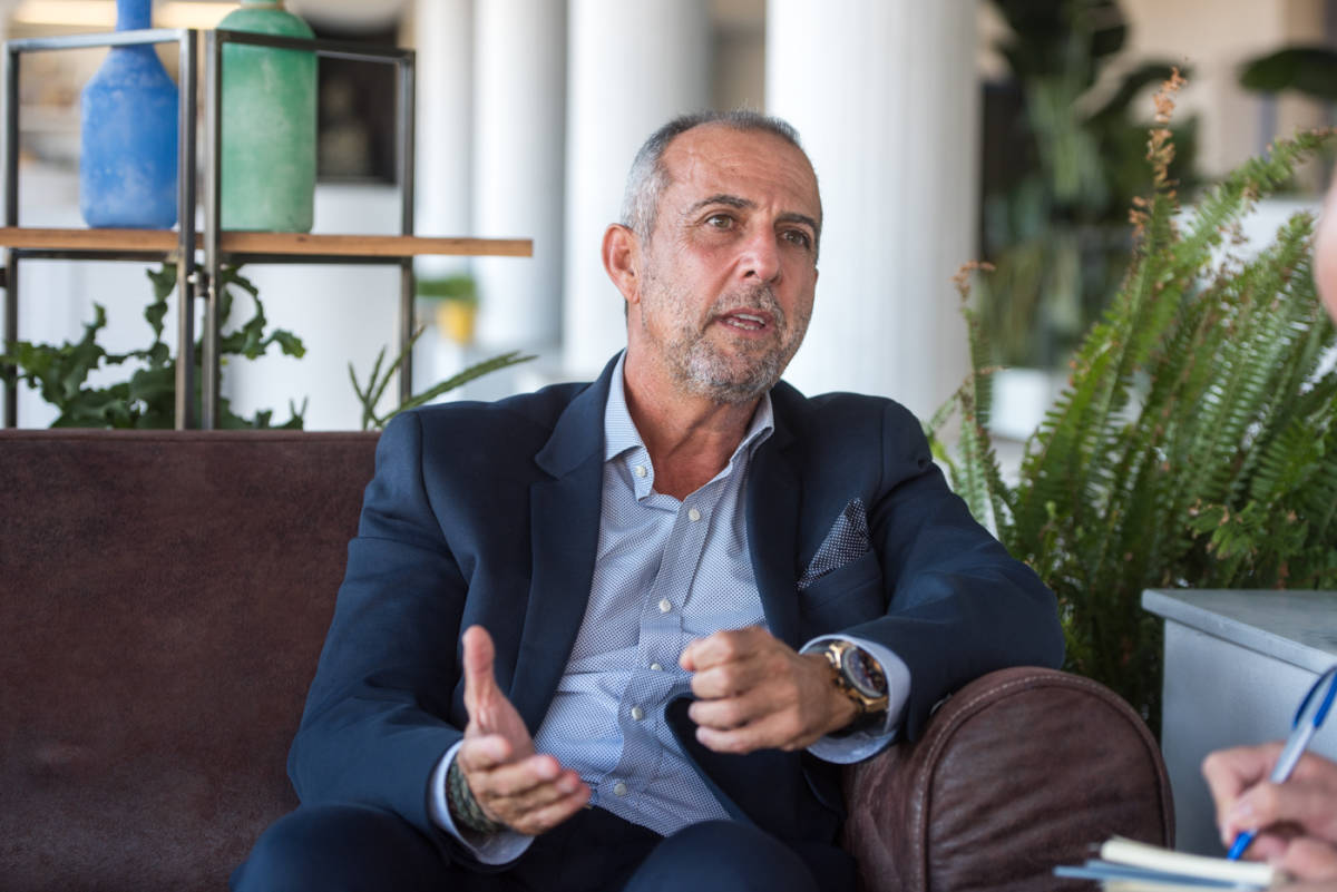 Perfecto Palacio, durante una entrevista con Alicante Plaza. Fotos: RAFA MOLINA - 