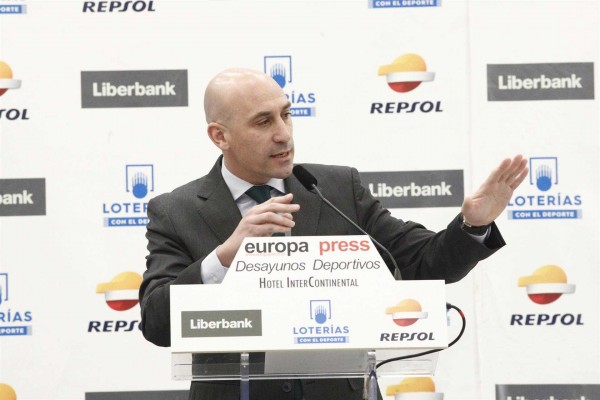  Rubiales anuncia que la Supercopa de España la disputarán cuatro clubes en una 'Final Four' fuera de España