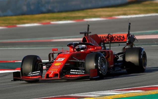 Vettel (Ferrari) domina la apertura del test y Sainz (McLaren) ilusiona con un segundo puesto