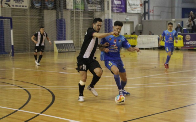 El Levante se lleva el derbi regional al remontar un 2-0 en Peñíscola (2-4)

