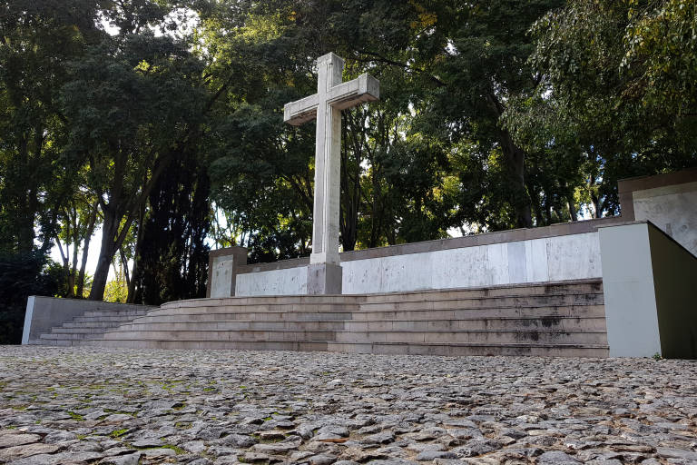 La retirada de la cruz del Ribalta recibe el 'ok' de Cultura y queda a expensas del trámite municipal