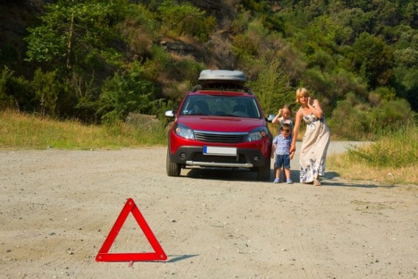 Baterías, neumáticos y accidentes de tráfico, principales causantes de averías en 2018, según el RACE
