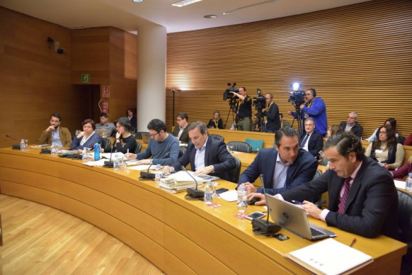 Les Corts retoman la comisión de ferias con bronca por el cambio en el calendario de comparecencias