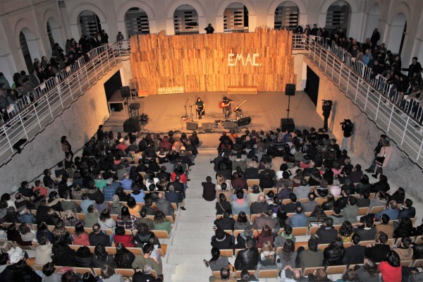 L'emac. obri la finestra de la contemporaneïtat