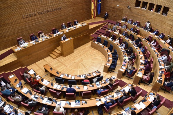 Luz verde para que la Generalitat asuma la potestad sancionadora de los Colegios Profesionales