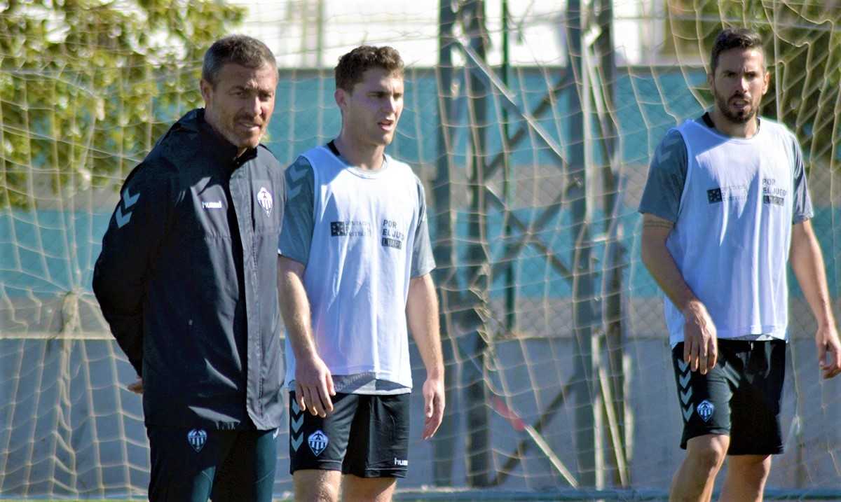 Cano busca su once tipo