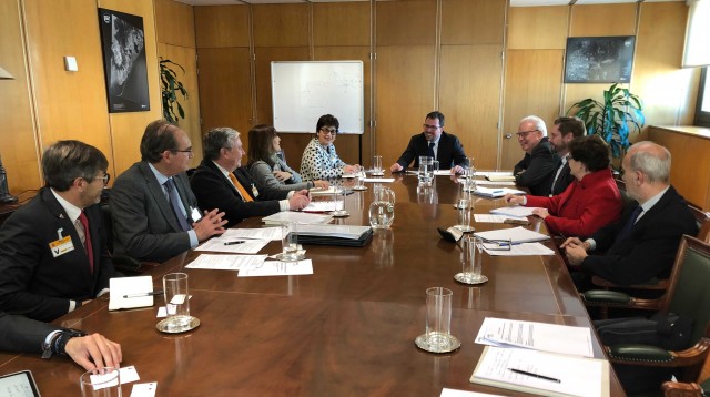 El Ministerio de Industria se compromete a buscar fórmulas que abaraten la energía en el azulejo