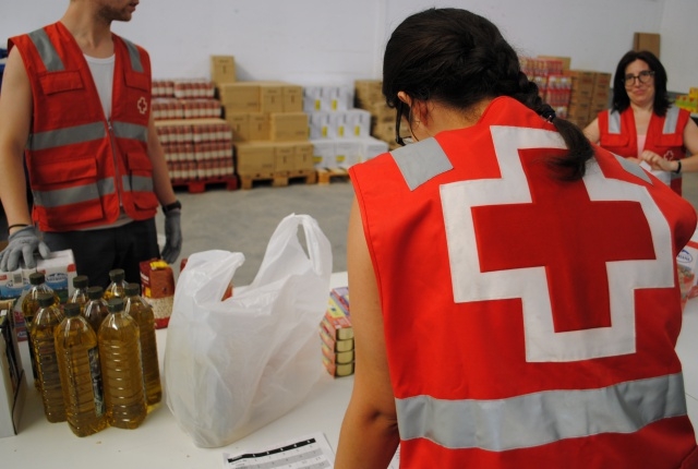 El 52% las personas atendidas por Cruz Roja come menos de lo que debería y un 87% necesita cambiar su dieta