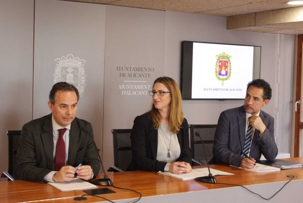 El Ayuntamiento concede una subvención de 220.000 euros a la Federación de Fogueres