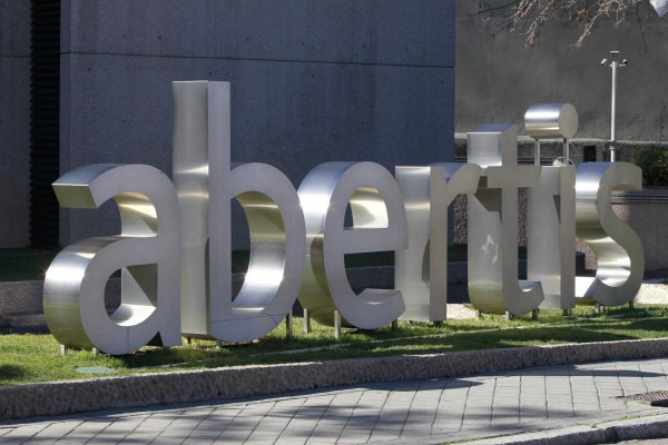 Abertis vende Hispasat a Red Eléctrica por 949 millones de euros