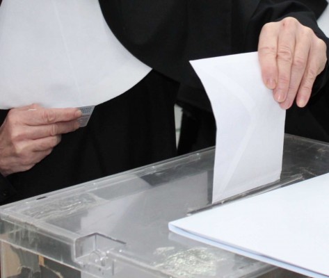 El Congreso acepta tramitar la proposición de PSOE y Unidos Podemos para suprimir el voto rogado