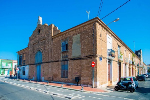 Un juzgado paraliza cautelarmente la recuperación de la Llotja de Pescadors por parte de València