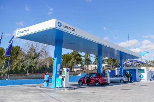 Las gasolineras 'low-cost' de Ballenoil crecen en Alicante: abren en Elche y miran a Petrer