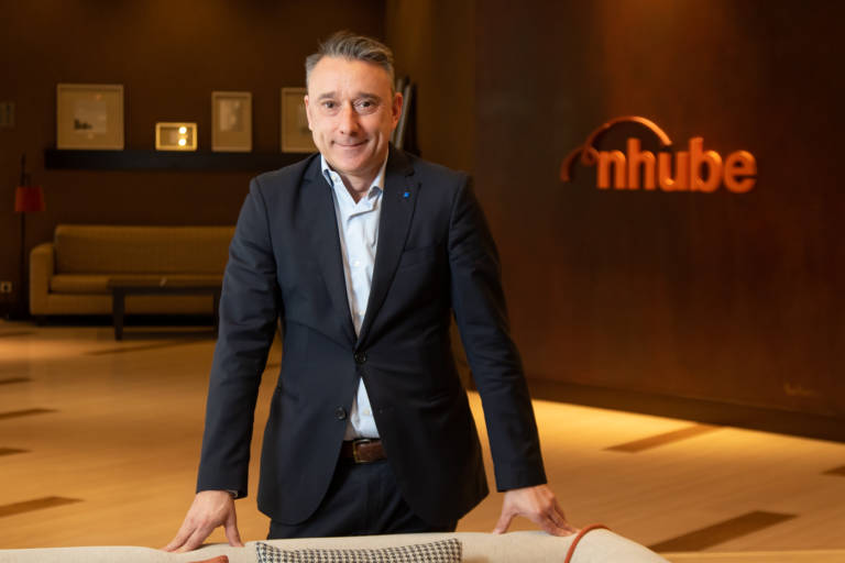 Nuevo relevo en la presidencia de APHA: Victoria Puche (Maya) sustituye a Carlos Gomila (NH)