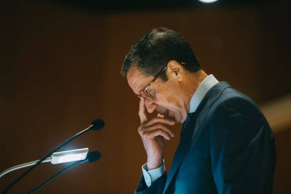 Zaplana abandona el hospital La Fe tras recibir el alta hospitalaria