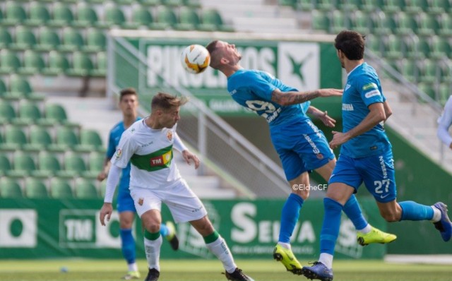 Olmo no jugará ante el Extremadura por sanción