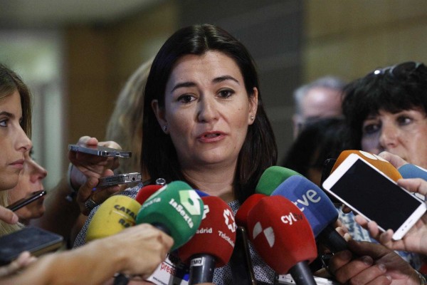La exconsellera Carmen Montón reaparece en una jornada del PSOE de Cantabria sobre Sanidad